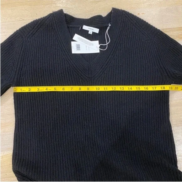 Vince V-neck cashmere and wool sweater NEW